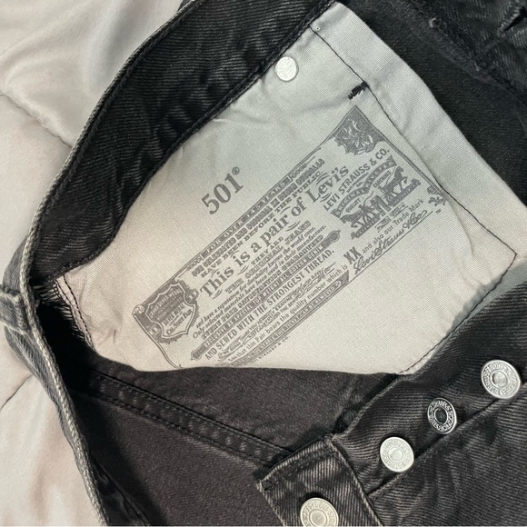 Levi 501 Shorts - Picture 4 of 4